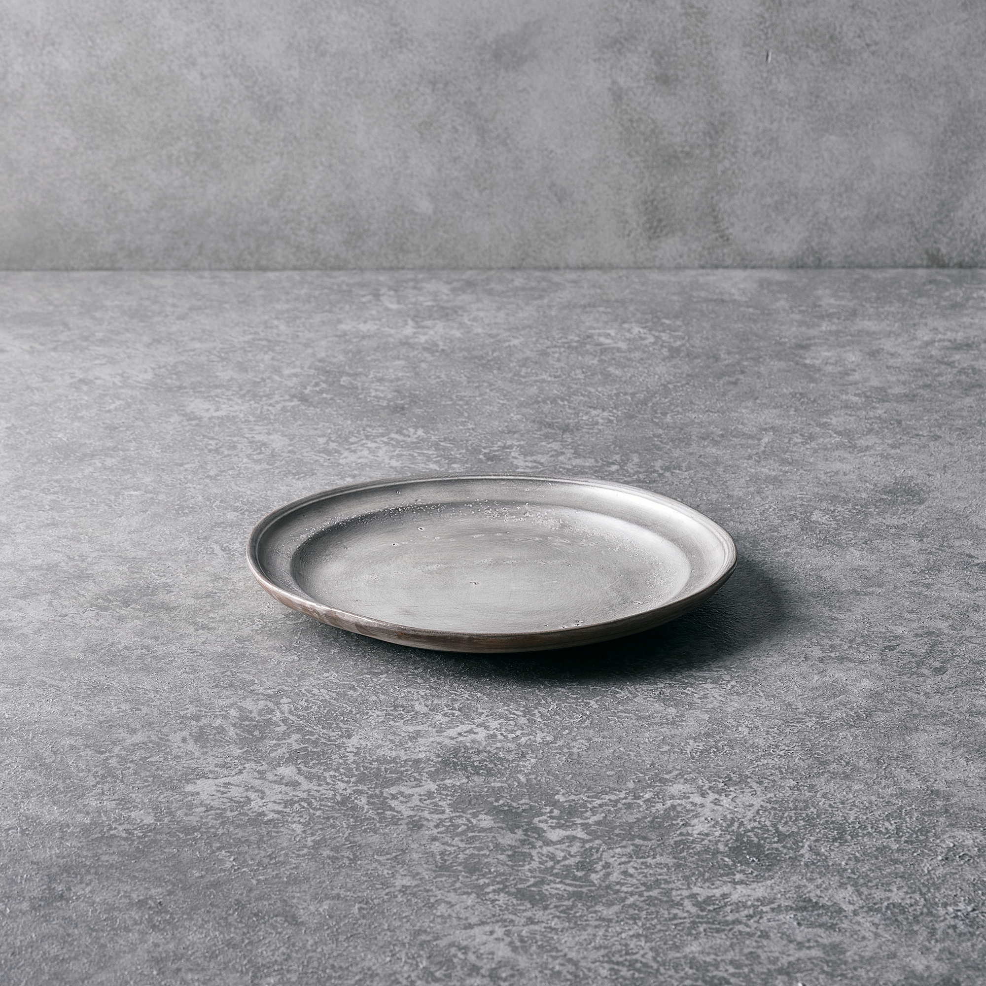 DAISUKE KAMETA ROUND PLATE W8.9 x H0.94in