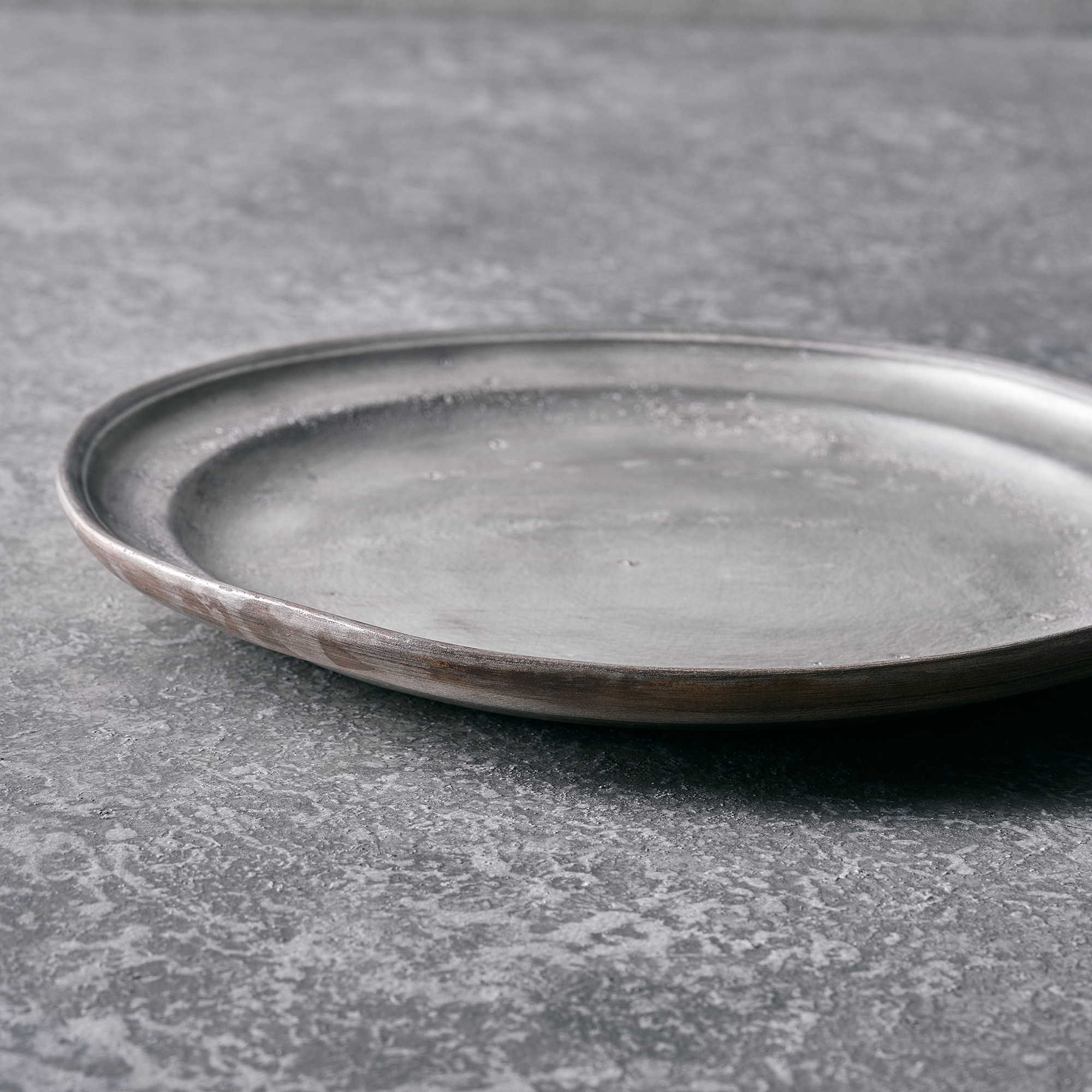 DAISUKE KAMETA ROUND PLATE W8.9 x H0.94in