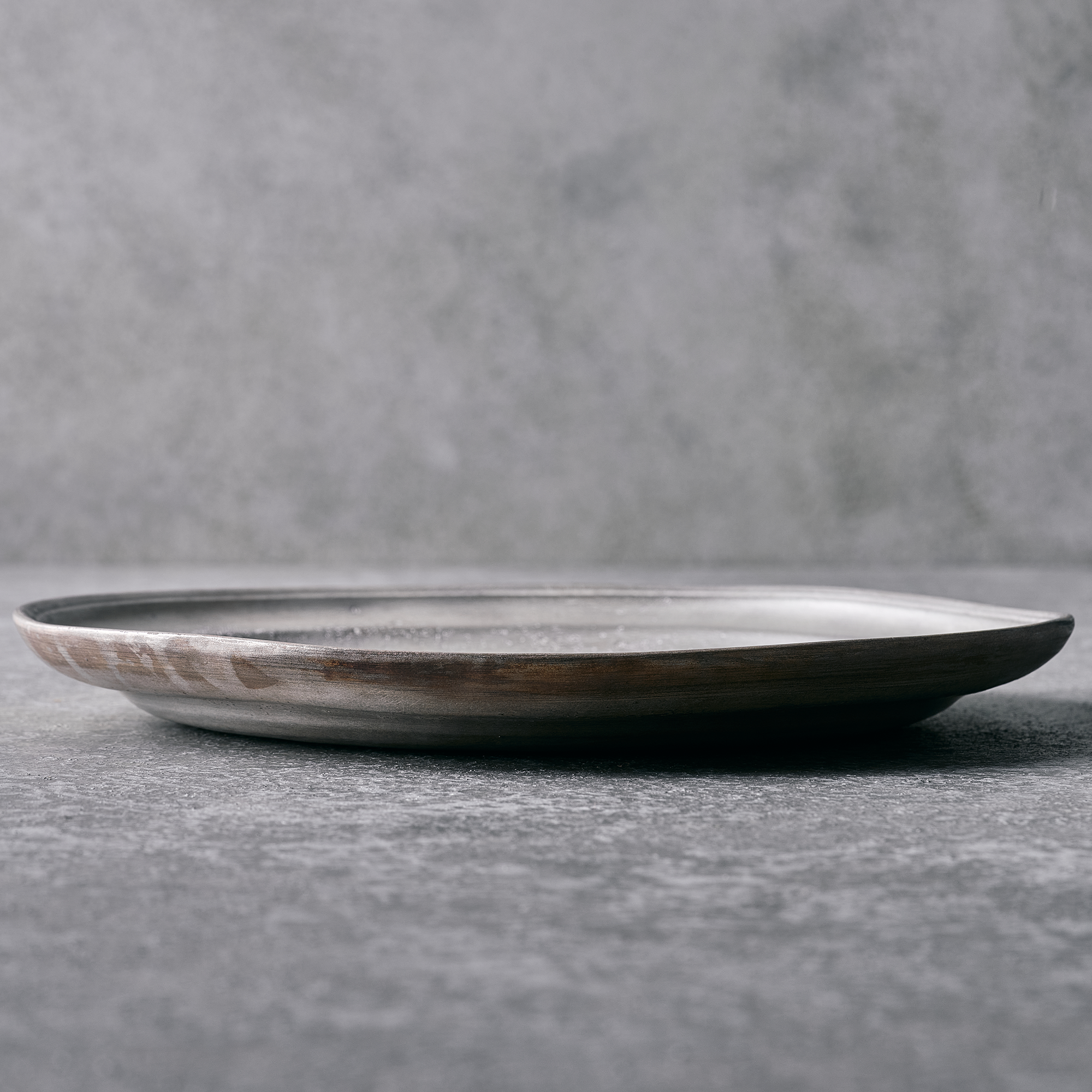 DAISUKE KAMETA ROUND PLATE W8.9 x H0.94in