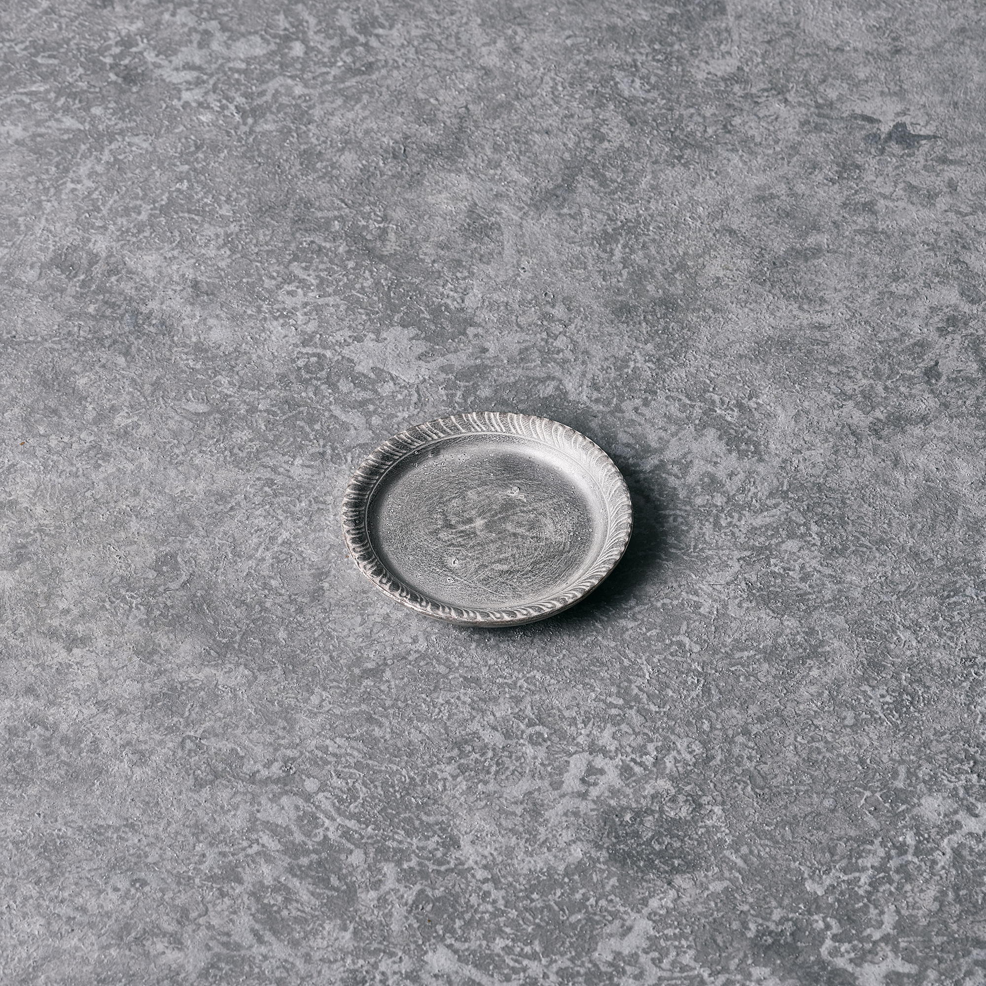 DAISUKE KAMETA ROUND PLATE W3.7 x H0.51in