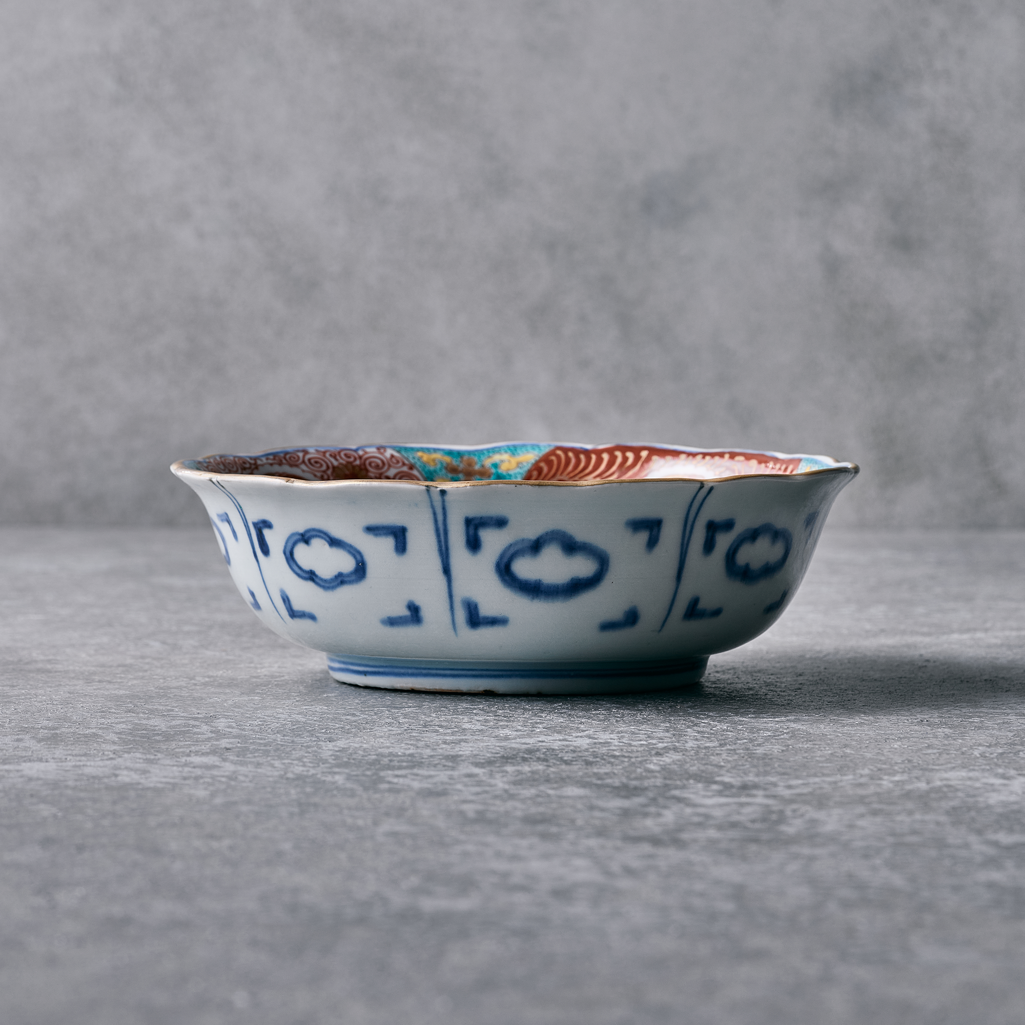 IMARI WARE PHOENIX /ARABESQUE PATTERN BLOWL Φ6.69 x H2.16in