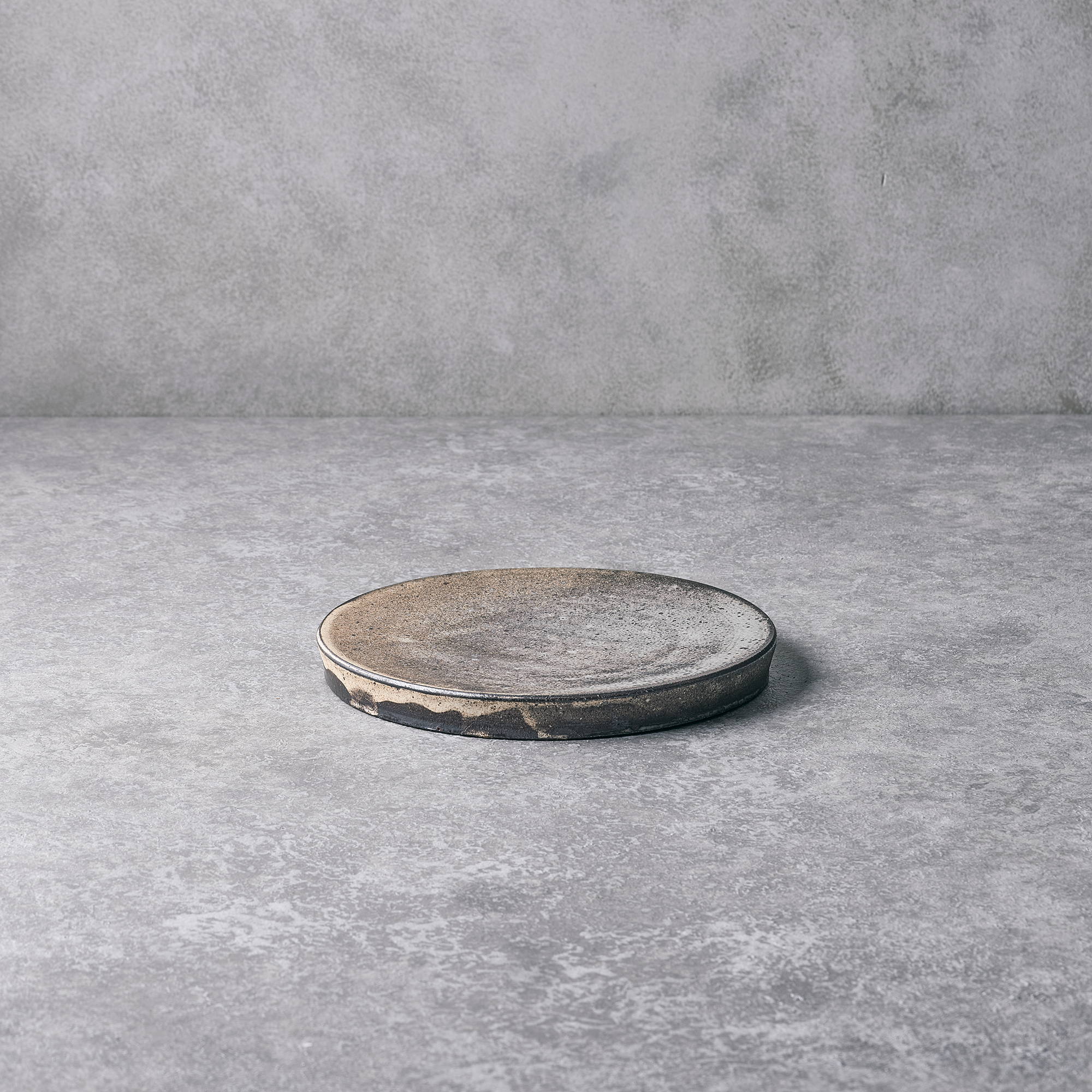 RYUTARO YAMADA ROUND PLATE W7.4 x H0.9 in フラット台皿6.5寸