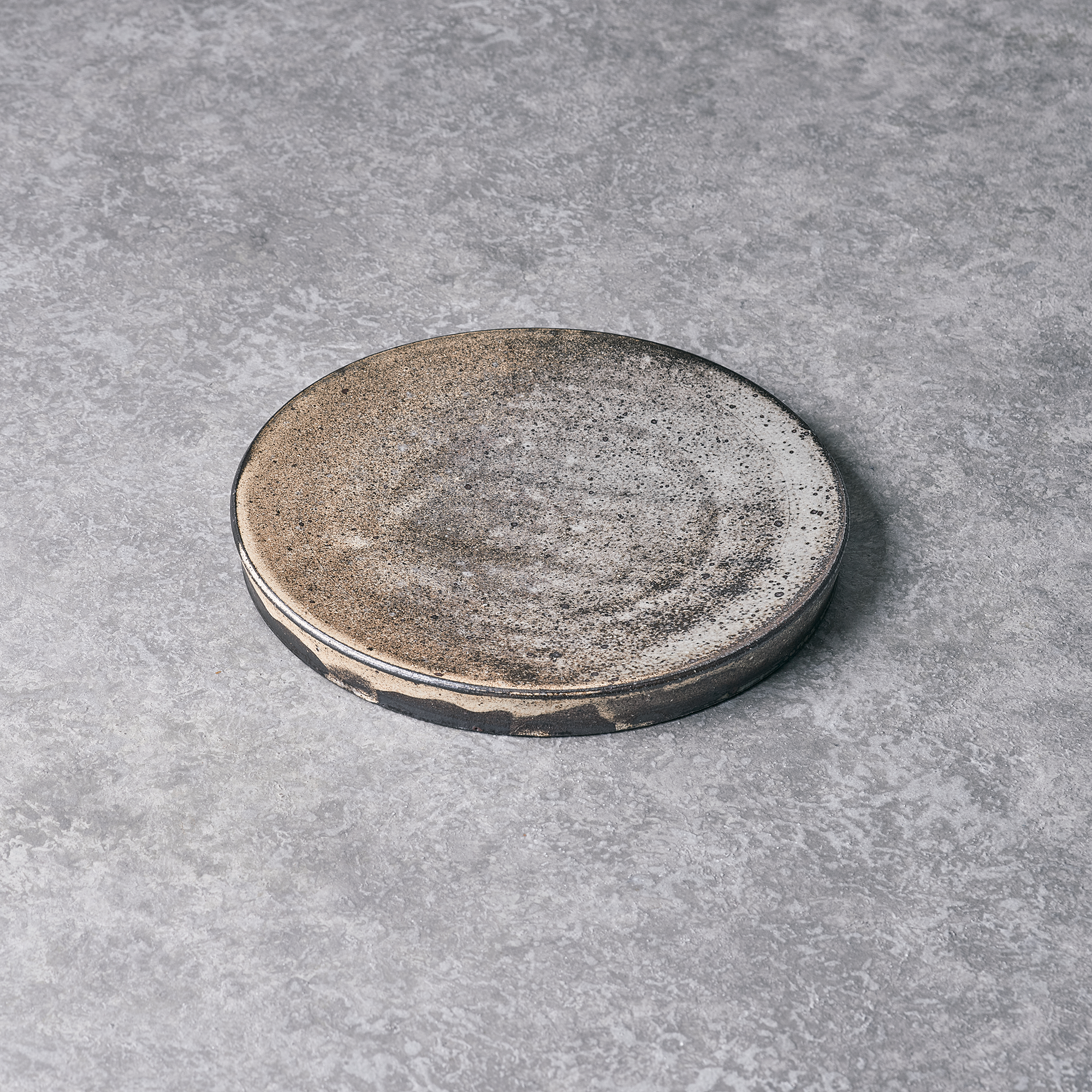 RYUTARO YAMADA ROUND PLATE W7.4 x H0.9 in フラット台皿6.5寸