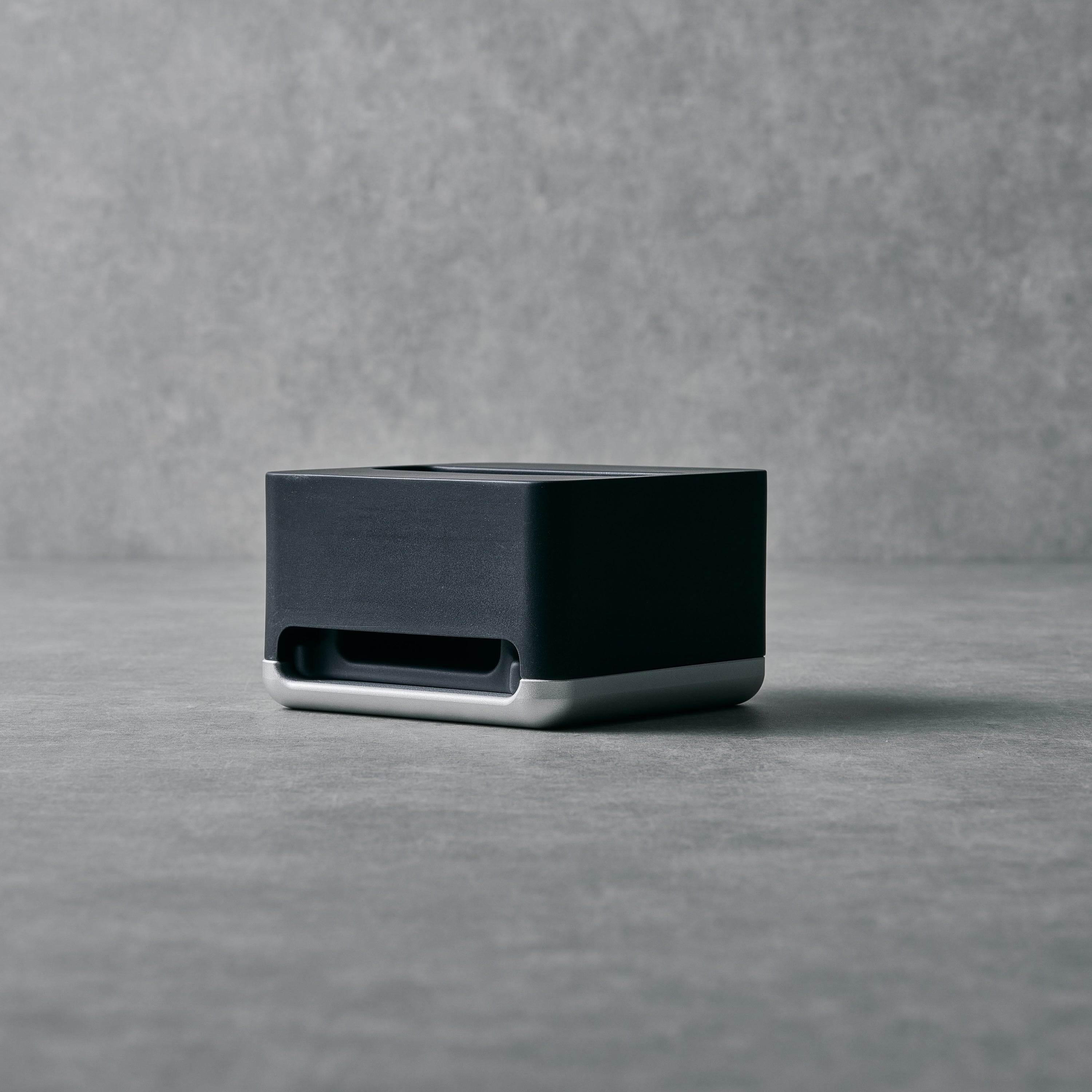 +STONE SPEAKER BLACK