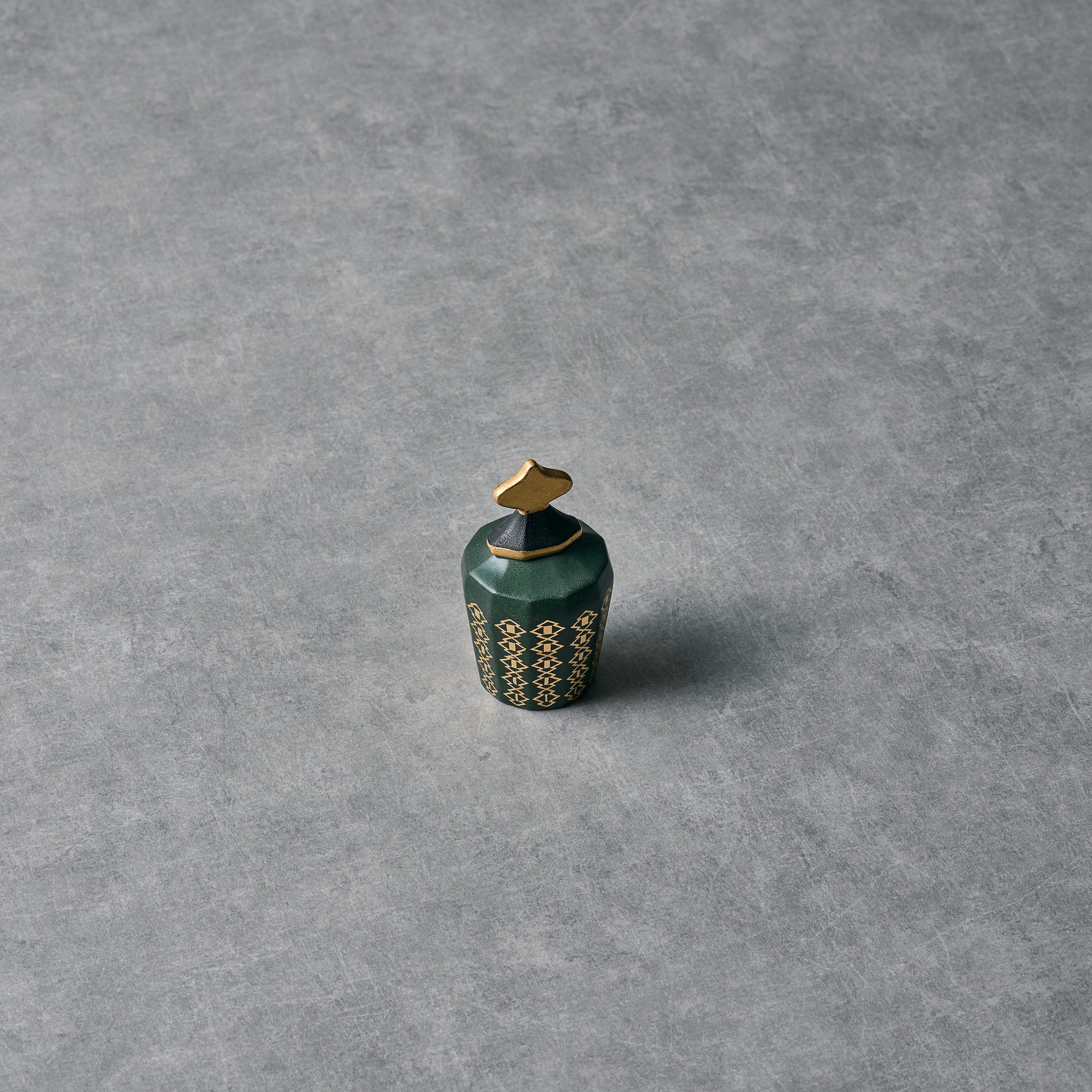 KUTANI KINZAN KILN MINI INCENSE BOTTLE / MIROKU MATSUBAYASHI 松皮菱