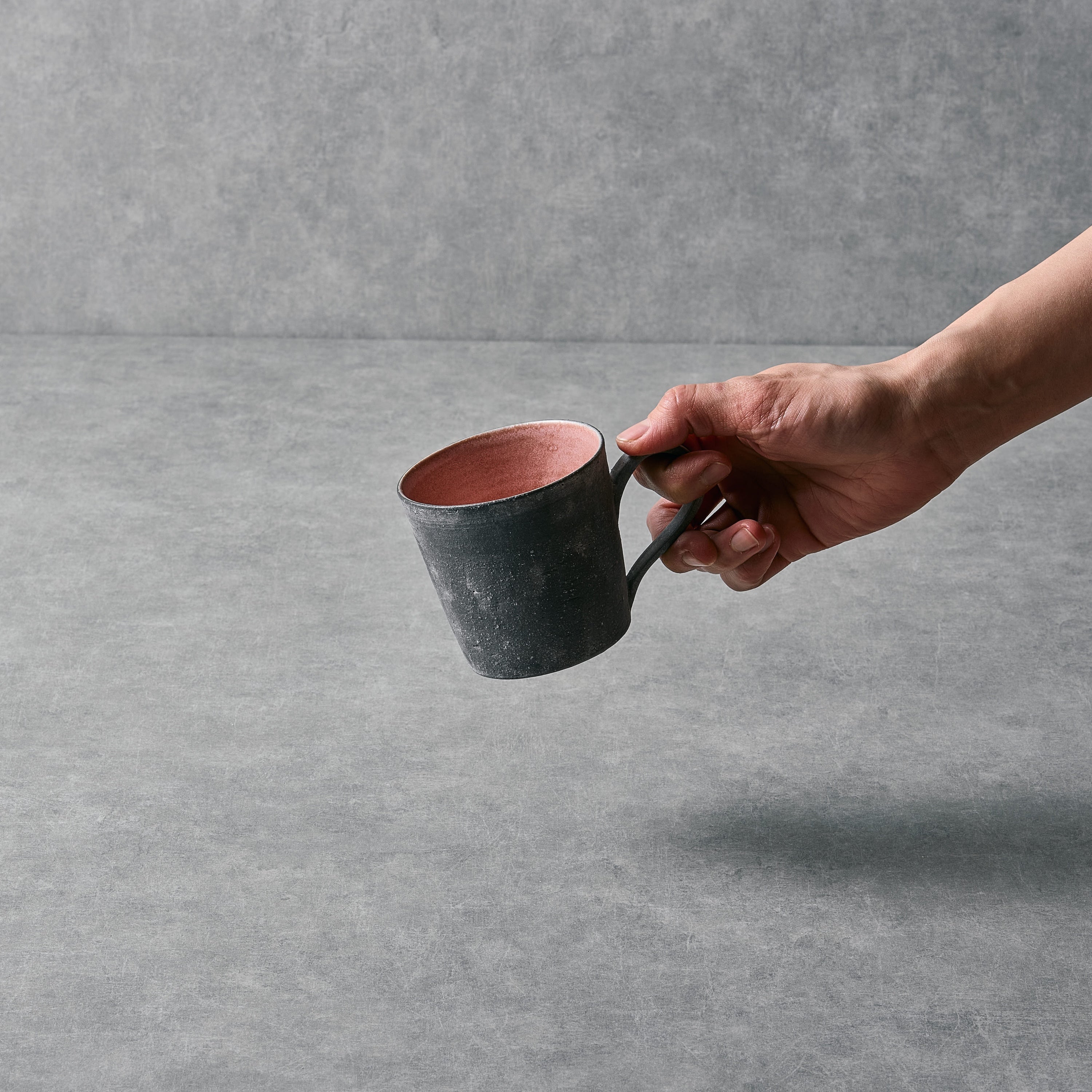 KENJI OMORI MUG CUP BLACK SOIL Φ8cm 黒土マグ