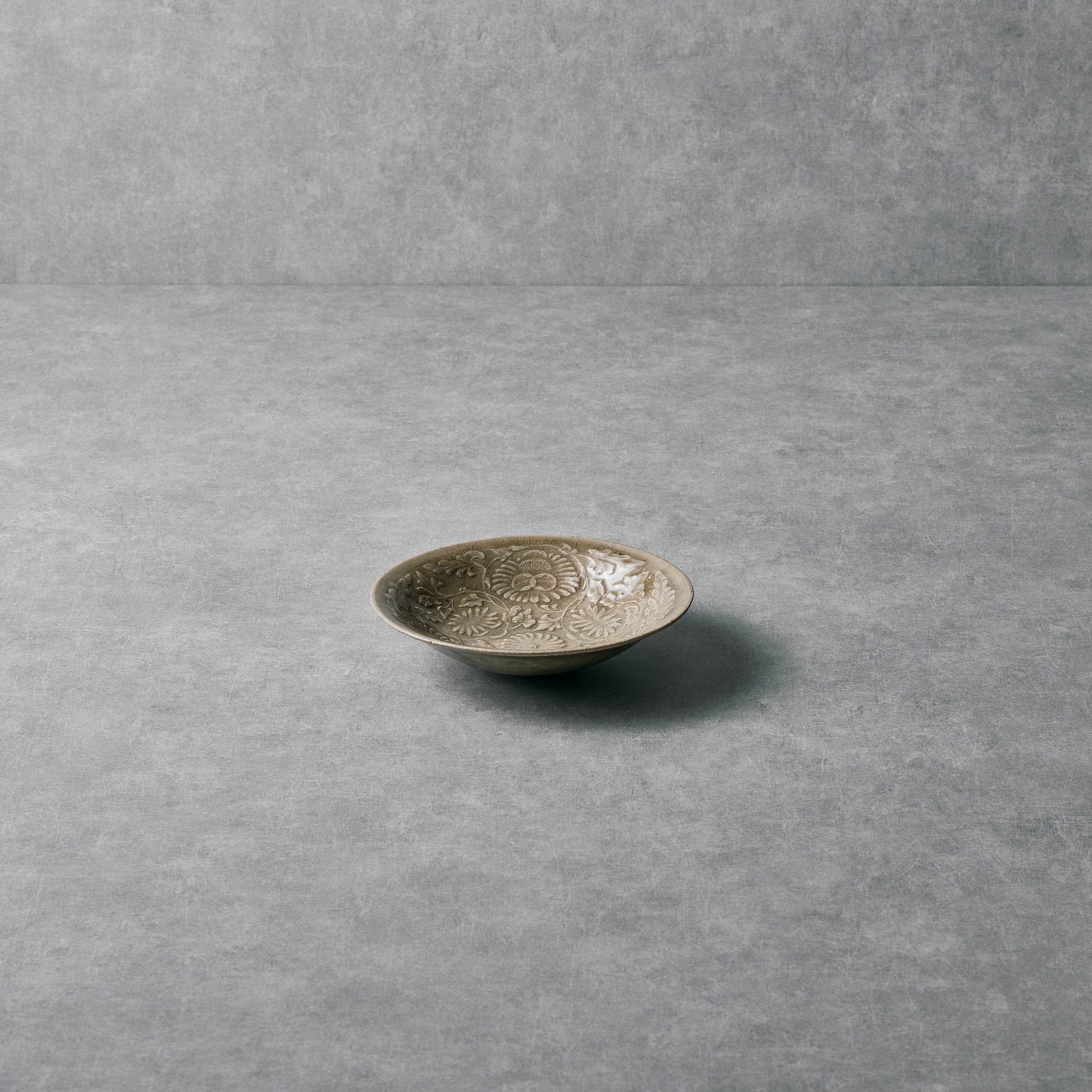 SHINJI HIDAKA CELADON BOWL Φ6.2 x H1.8 in 青磁宝相華文鉢 高麗写5寸