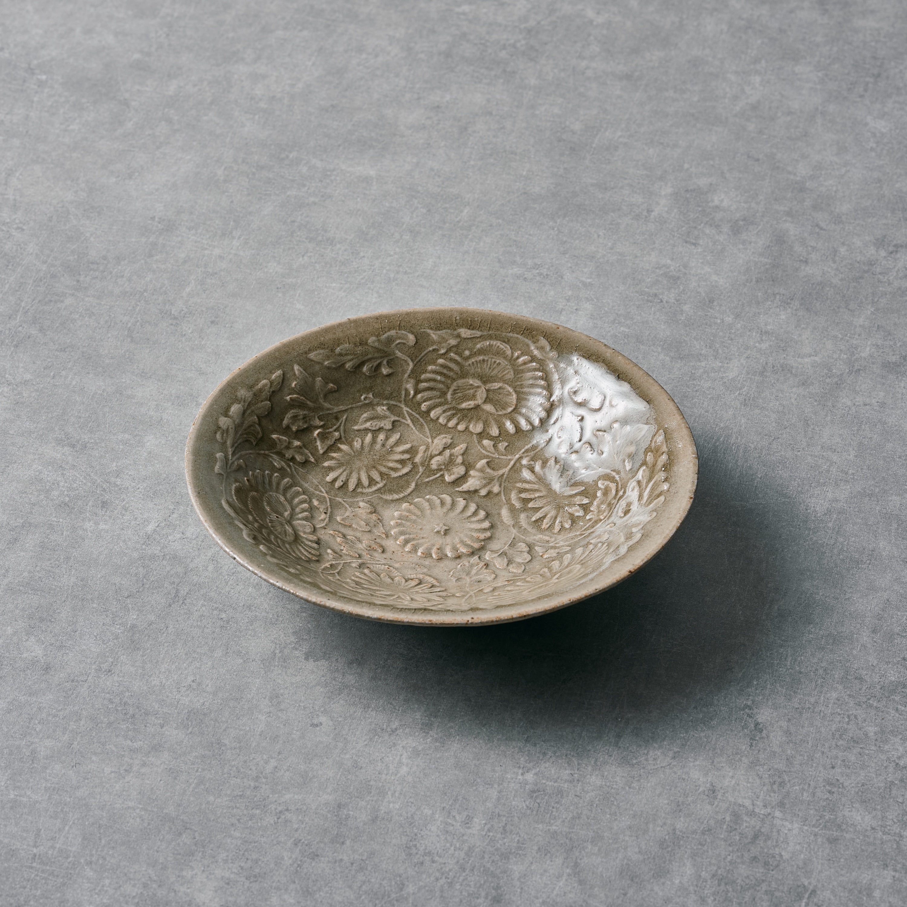 SHINJI HIDAKA CELADON BOWL Φ6.2 x H1.8 in 青磁宝相華文鉢 高麗写5寸