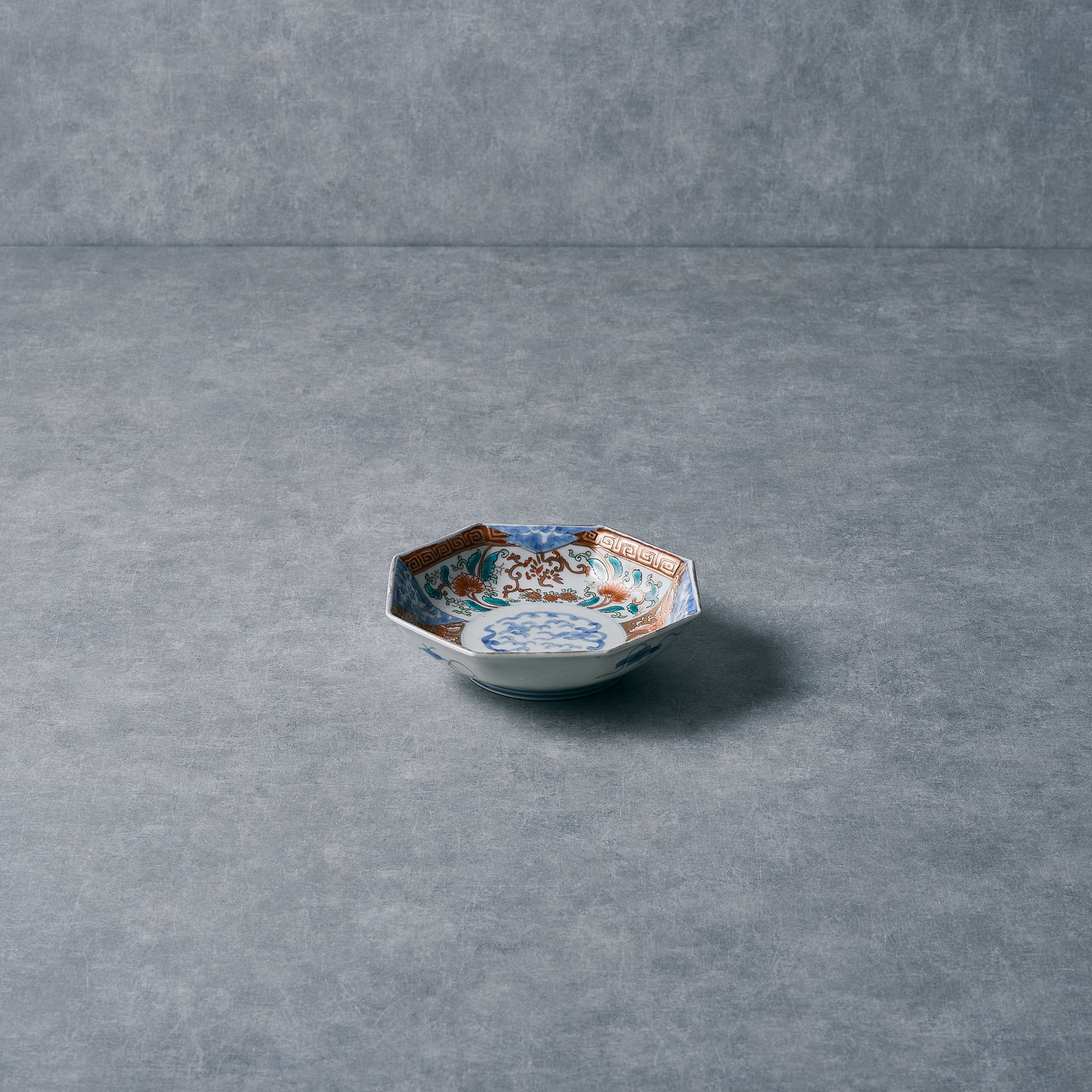 IMARI WARE 色絵花文様八角皿Φ5.51xH1.57n