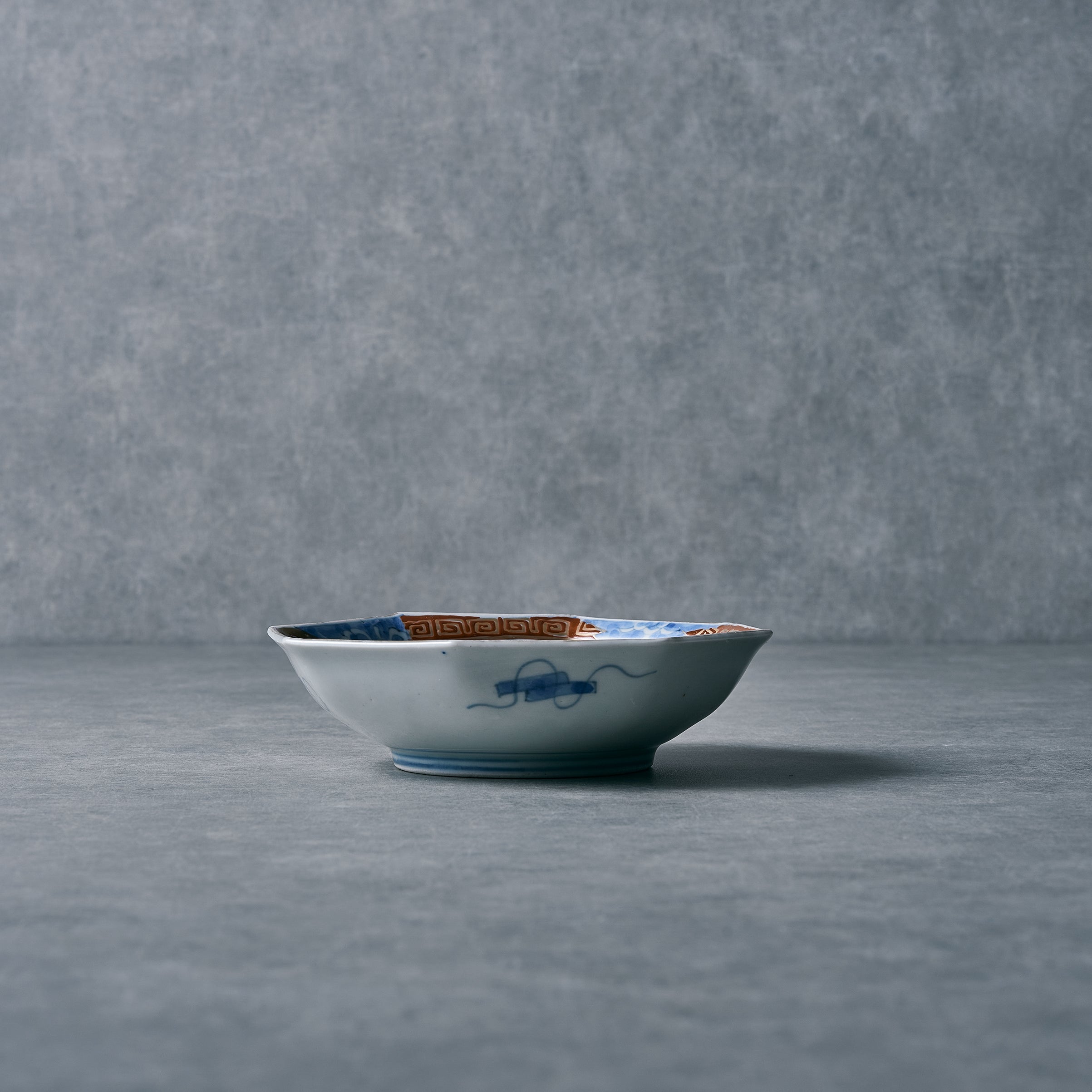 IMARI WARE 色絵花文様八角皿Φ5.51xH1.57n