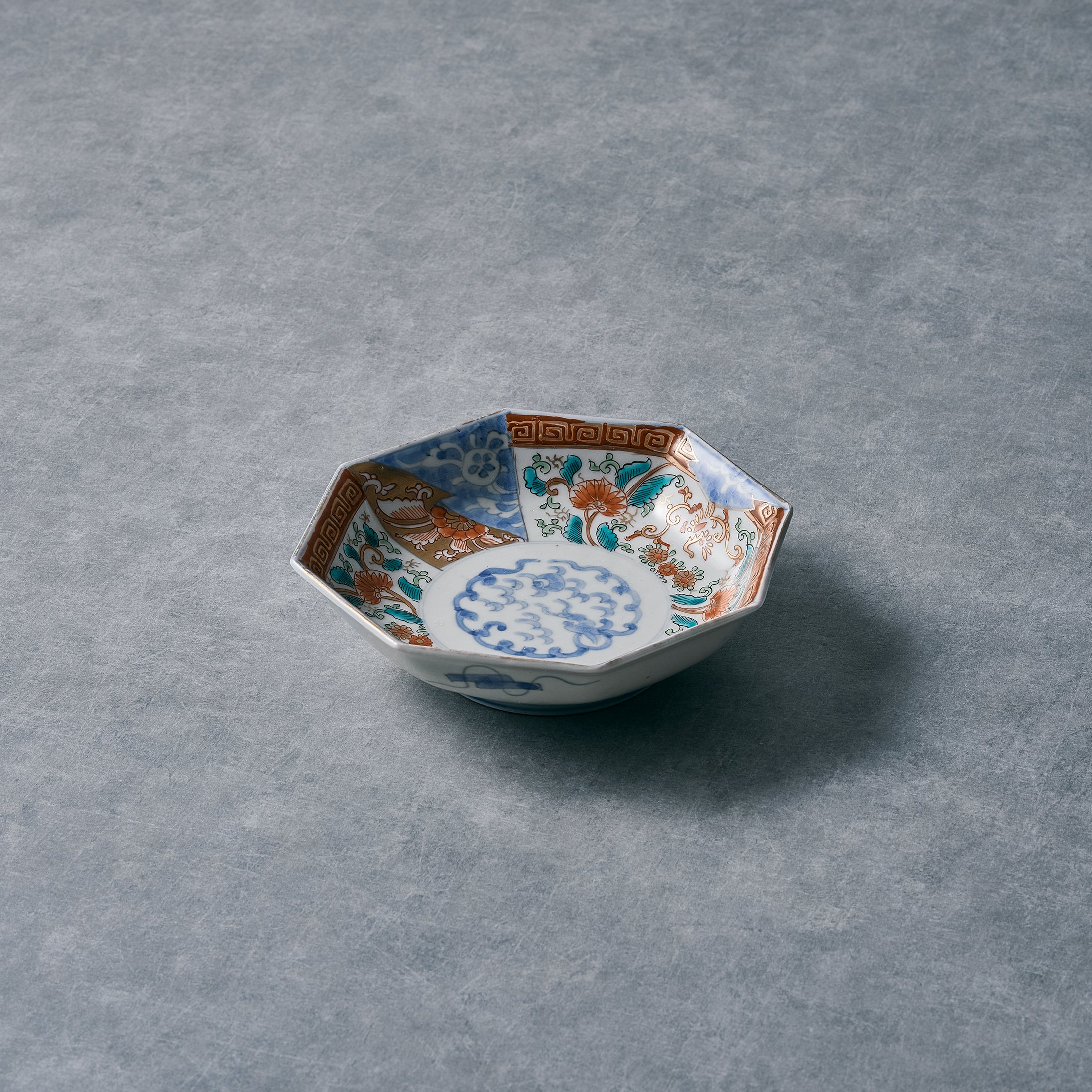 IMARI WARE 色絵花文様八角皿Φ5.51xH1.57n