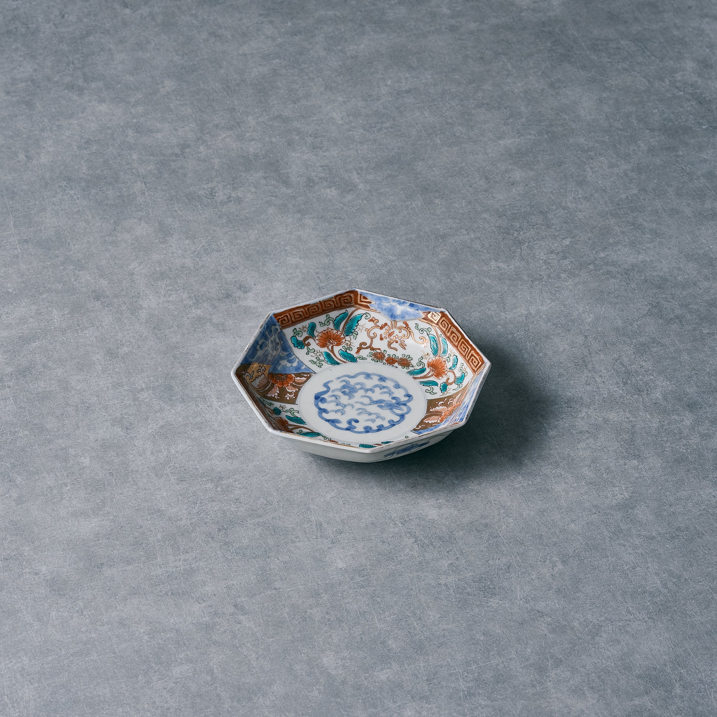 IMARI WARE 色絵花文様八角皿Φ5.51xH1.57n
